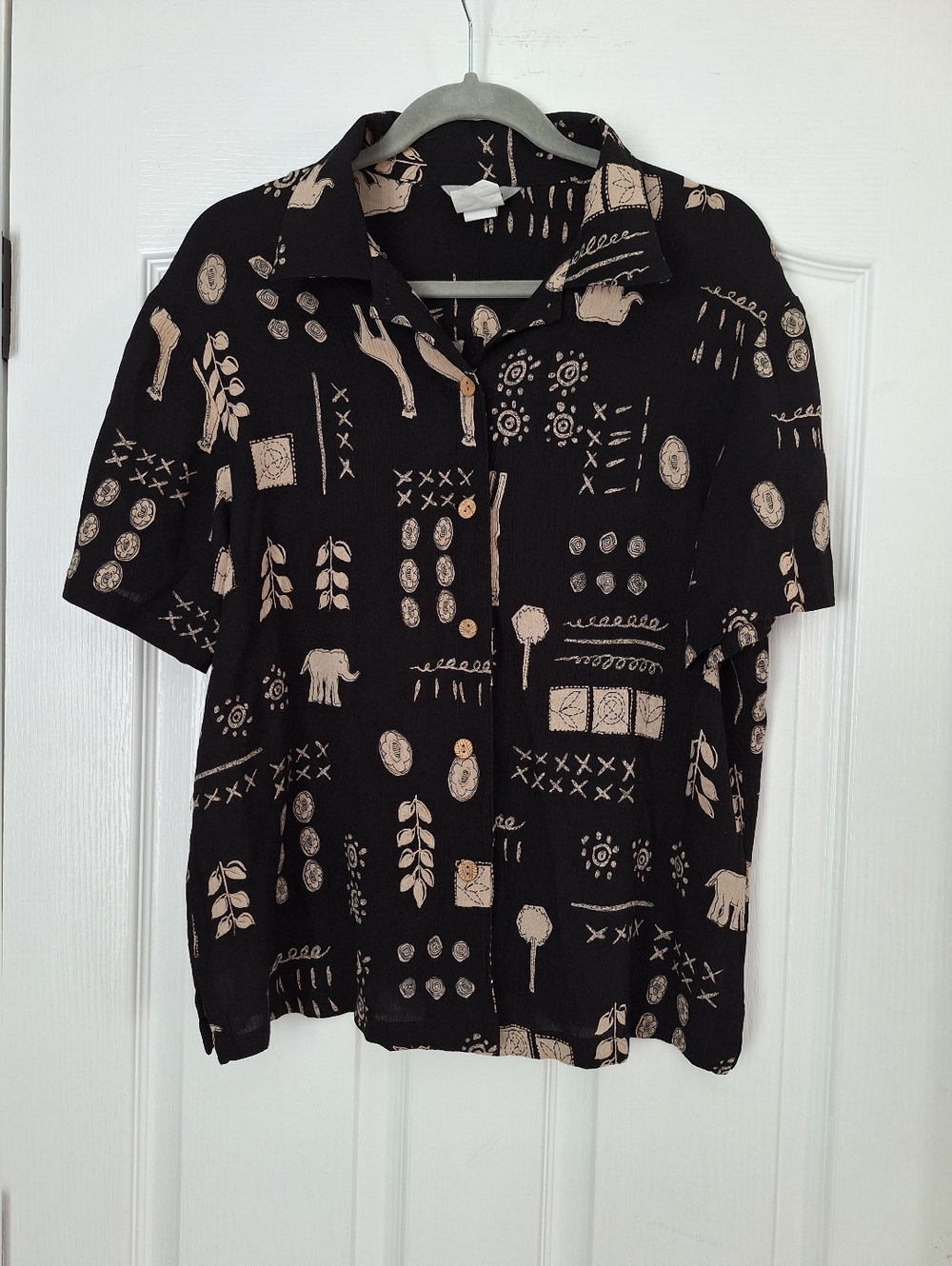 Vintage Black Short-Sleeve Button-Down Shirt with Cream Animal Print Summerwear